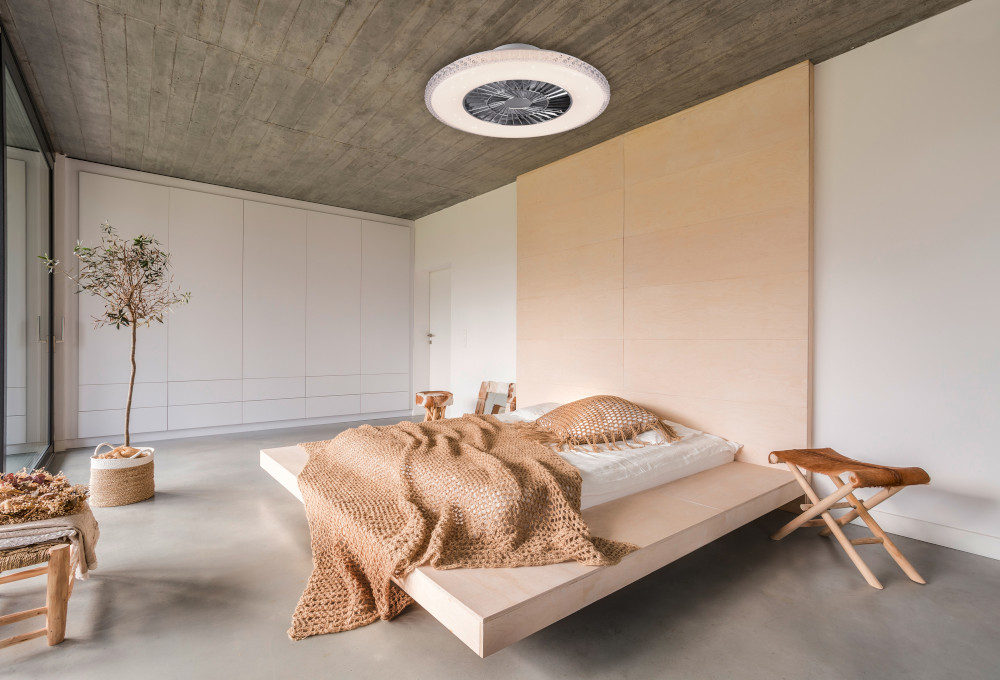 Plafondventilator boven bed