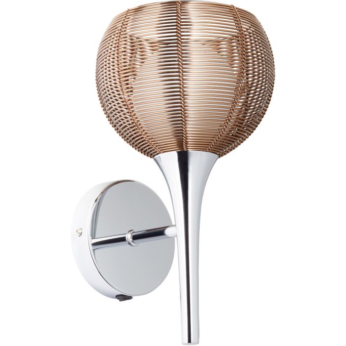 Brilliant Relax 61111/53 chromen wandlamp met schakelaar aan de wandplaat en bronzen draadstalen kap met een wit glazen bol erin voor de lichtbron