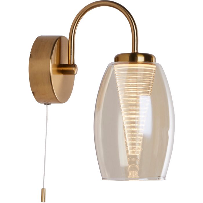 Searchlight Cyclone messing wandlamp met trekschakelaar van 27cm hoog en een hangende champagnekleurig glazen kap met een tornadovormig element erin