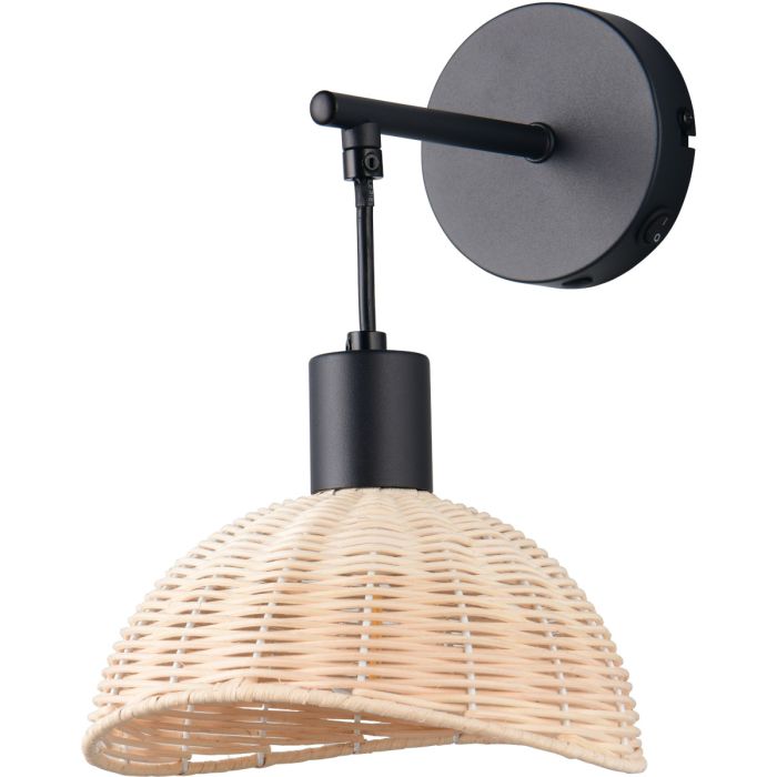 Casalum Calvi zwarte wandlamp met hangende kap van rotan en kiepschakelaar op het wandplaatje