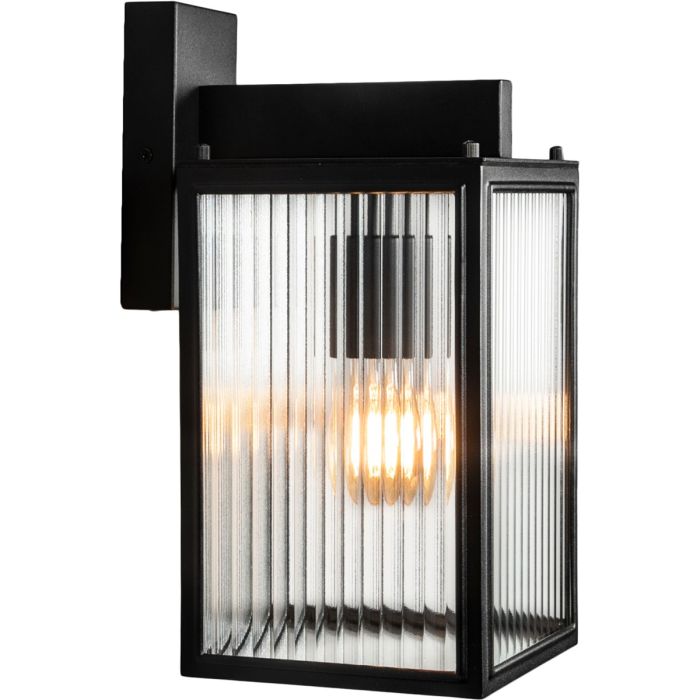 Konstsmide Carpi zwarte wandlamp voor buiten met rechthoekige hangende lantaarn met vier geribbeld glazen ruitjes