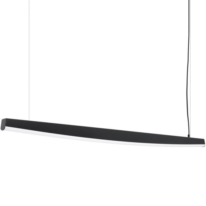 zwarte langwerpige hanglamp van 150 cm lang met lich gebogen onderzijde waar LED in geintegreerd is
