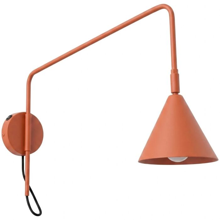 okerrood metalen wandlamp met een zwenkarm met een uitval van 61 cm en kantelbare kop