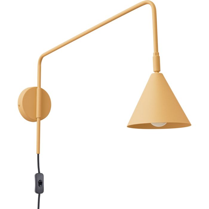 Sollux Nox mat goud kleurige wandlamp met een uitval van 61 cm met een kantelbare spot met E14 fitting en snoer van 185 cm met schakelaar en stekker