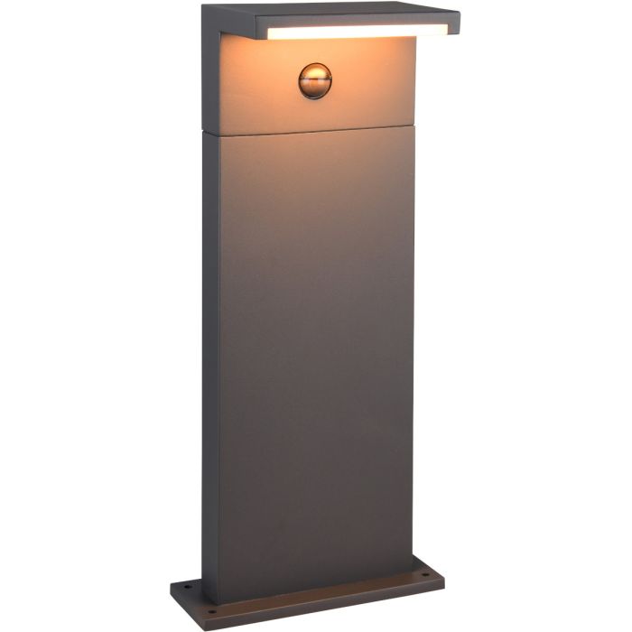 Trio Ravi antraciet grijze sokkellamp met bewegingsmelder van 50 cm hoog geschikt voor kustgebieden met een LED paneel naar beneden gericht