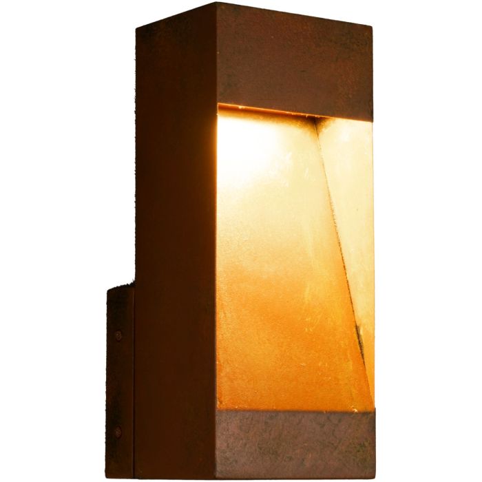 Konststmide Rho roestbruine rechthoekige wandlamp van 28 cm hoog met geintegreerde LED met lichtbundel langs een metalen plaat