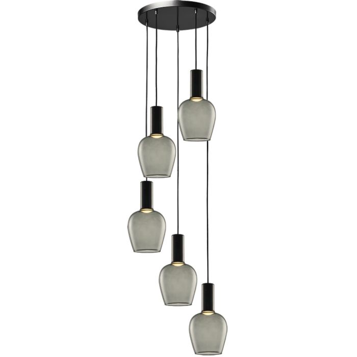 Freelight Toscana zwarte hanglamp van 40cm in diameter met vijf pendels van 320cm hoog met elk een cilindervormige fitting houder en bolvormig rookglazen kap van 18cm in diameter