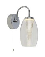 Searchlight Cyclone chromen wandlamp met trekschakelaar van 27cm hoog en een hangende helder glazen kap met een tornadovormig element erin