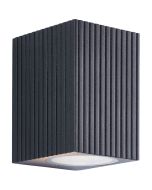 zwart geribbelde wandlamp Jelani voor buiten van 10cm hoog met naar beneden gerichte gu10 spotje