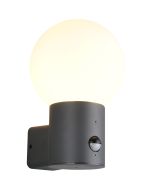 Trio Mures antraciet grijze wandlamp met bewegingsmelder  voor buiten met wit glazen bol als kap met een diameter van 18cm