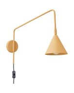 Sollux Nox mat goud kleurige wandlamp met een uitval van 61 cm met een kantelbare spot met E14 fitting en snoer van 185 cm met schakelaar en stekker