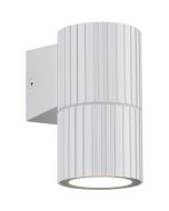 Trio Parana wit geribbelde cilindervormige wandlamp voor buiten van 11 cm hoog met GU10 spot naar beneden gericht