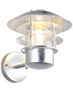 Trio Ruvuma zink kleurige wandlamp van 23,5 cm hoog voor kustgebieden met staande lantaarn met lamellen voor een glazen kap
