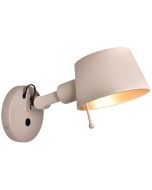 Freelight Sovrano creme kleurige wandspot met een uitval van 32,5cm, een ronde kap voor een E27 fitting en schakelaar op het wandplaatje