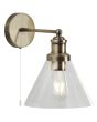 Searchlight Pyramid 1277AB brandende antiek brons kleurige wandlamp met helder glazen kegelvormige kap en trekschakelaar