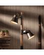 Brilliant Plow 82156/46 sfeerfoto van bovenkant industriele vloerlamp van hout en burned steel. Met twee stallen spots