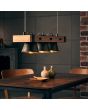 Brilliant Plow 82173/46 sfeerfoto van industriele hanglamp van hout met drie kappen van burned steel ertussen boven een eettafel