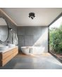 Trio Angelo 880430332 sfeerfoto van zwarte badkamer spot met ronde plafondplaat en drie richtbare spotjes in een badkamer met vrijstaand bad en een raam als wand met zicht op planten