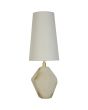 Searchlight Apex tafellamp van 55,5 cm hoog met wit steenvormige voet en hoge kap van wit textiel