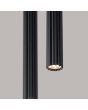 Uiteinde van een buis van de Sollux Arche zwarte hanglamp met een diameter van 15cm en twee geribbelde buizen van 49,5 cm hoog en 25 mm in diameter