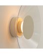 zijaanzicht beige ronde wandlamp van 28 cm in diameter met brede plexiglas rand en geïntegreerde LED voor licht langs de muur 
