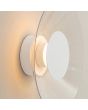 zijaanzicht witte ronde wandlamp van 28 cm in diameter met brede plexiglas rand en geïntegreerde LED voor licht langs de muur 