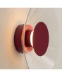 zijaanzicht bordeauxrood ronde wandlamp van 28 cm in diameter met brede plexiglas rand en geïntegreerde LED voor licht langs de muur 