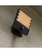 Sfeerfoto van Lutec Atlantis antraciet grijze schijnwerper van 22,4 cm diep en 20,1 cm breed met honingraat structuur voor de LED unit met bewegingsmelder