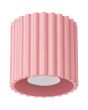 roze geribbelde metalen plafondlamp met een diameter van 10 cm en een GU10 led lamp