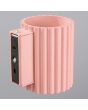 bevestiging van de roze geribbelde metalen wandlamp met een diameter van 10 cm en een G9 fitting