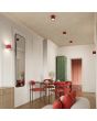 sfeerfoto van drie rood geribbelde metalen plafondlampen met een diameter van 10 cm en een GU10 lampje in een eetkamer