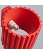 binnenzijde met G9 fitting van de rood geribbelde metalen wandlamp met een diameter van 10 cm en een G9 fitting