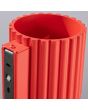 bevestiging van de rood geribbelde metalen wandlamp met een diameter van 10 cm en een G9 fitting