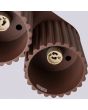binnenzijde met GU10 fittingen van de bruin geribbelde metalen dubbele plafondlamp met twee kapjes met een diameter van 10 cm