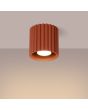 Brandende Sollux Aura oker rood geribbeld cilindervormige plafondlamp van 10 cm in diameter met een GU10 lampje erin