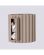Bevestiging van Sollux Aura taupe kleurig geribbeld cilindervormige wandlamp van 10 cm in hoogte met een G9 lampje erin