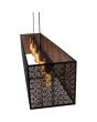 Bovenaanzicht van Freelight Avola hanglamp met zwarte plafondbalk en zwarte langwerpige kap van metaalgaas van 120 bij 25cm met goudkleurige binnenzijde