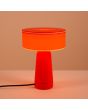 brandende rode kunststof tafellamp van 28 cm hoog met een omhoog draaiend deel van de kap voor verschillende lichtscenes