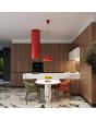 sfeerfoto van een rood metalen hanglamp Bilo van 35 cm in diameter boven een eettafel in een open keuken