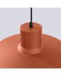 bovenzijde kap van de Sollux Bilo oker rode metalen hanglamp met een ronde kap van 35 cm en 18 cm hoogte