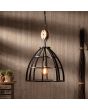 Brilliant Matrix 93411/76 sfeerfoto van industriele hanglamp aan een ketting met katrol en antiek stalen roostervormige kap voor een houten wand