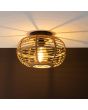 Brilliant Woodball 99886/06 sfeerfoto van brandende plafondlamp met zwarte plafondplaat en bolvormige kap van bamboe spijlen met lichtbeeld over het plafond