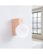 Sfeerfoto van Sollux Bulbo rechthoekige houten wandlamp met wit bolvormig glazen kap van 12 cm in diameter met glas aan de onderzijde