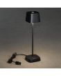 Konstsmide Capri zwarte oplaadbare aluminium tafellamp voor buiten van 25 cm hoog met een vierkant kapje met touch dimmer op een dockingstation