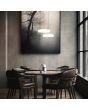 Trio Celeste 354910165 sfeerfoto van koffie bruine hanglamp met wit glas boven twee tafeltjes