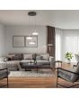 Trio Celeste 354930365 sfeerfoto van hanglamp met zwarte ronde plafondplaat met liftfunctie en met drie witte kappen met koffiebruine details in een moderne woonkamer