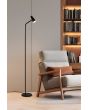 Searchlight EU10450BK sfeerfoto van zwarte oplaadbare vloerlamp op batterijen met kegelvormige spot en touchdimmer in een zithoek met boekenkast en houten stoel met grijs kussen