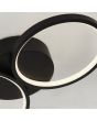 Searchlight Cirque 25772-4BK detailfoto van een ring van de plafondlamp met zwarte plafondplaat en vier ringen met LED aan de binnenzijde