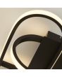 Searchlight Clip 61774BK detailfoto van de LED strip van de zwarte plafondlamp van 65cm met drie ovale ringen in elkaar met LED strip aan de buitenzijde aan een rechthoekige plafondplaat