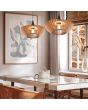 Trio Colino 315900142 sfeerfoto van twee hanglampen met zwarte pendel en kap van natuurhouten lamellen in een landelijke eetkamer
